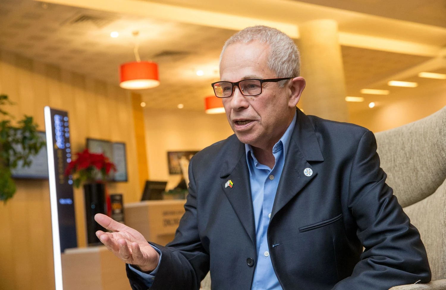 Zvika Kezureris, Izraelio ir Lietuvos technologijų centro valdybos pirmininkas: „Kariuomenė yra viena priežasčių, kodėl Izraelyje sparčiai išaugo aukštųjų technologijų sektorius. Net ir IT padalinyje jaunas žmogus turi vadovauti savo komandai ir vesti ją į tikslą. Dėl to vėliau jis įkuria ir gerai valdo startuolį.“ Juditos Grigelytės (VŽ) nuotr.