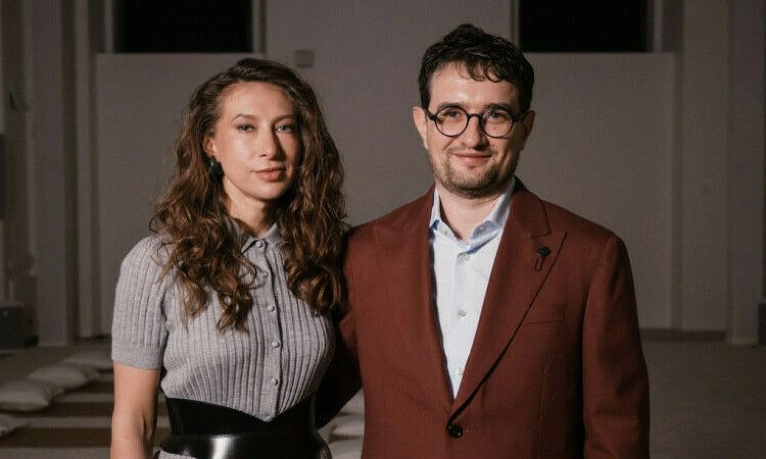 Rašytoja Gabija Grušaitė ir investuotojas, verslininkas Justas Janauskas, pirmojo lietuviško vienaragio „Vinted“ vienas iš įkūrėjų. Leidyklos „Lapas“ nuotr.