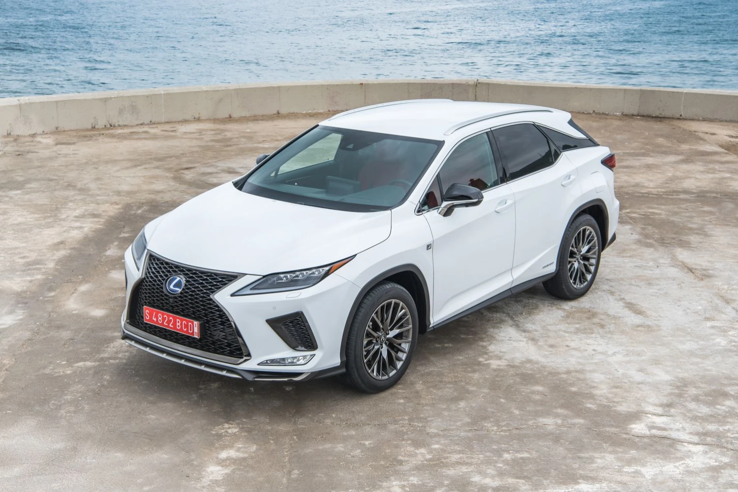 Atnaujintas ketvirtosios kartos „Lexus“ RX. Gamintojo nuotr.