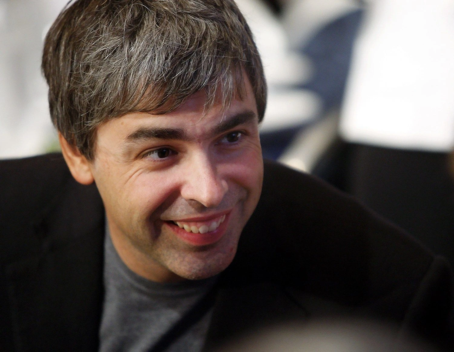 Larry Page‘as, vienas „Google“ įkūrėjų, nuolat ragina darbuotojus neapsnūsti. Anot jo, bendrovės linkusios įsipatoginti ir daryti tai, ką darė nuolatos, tad keičiasi vangiai. Ilgainiui tokie pokyčiai tampa nereikšmingi. CHIPo EASTo / „Reuters“ nuotr.