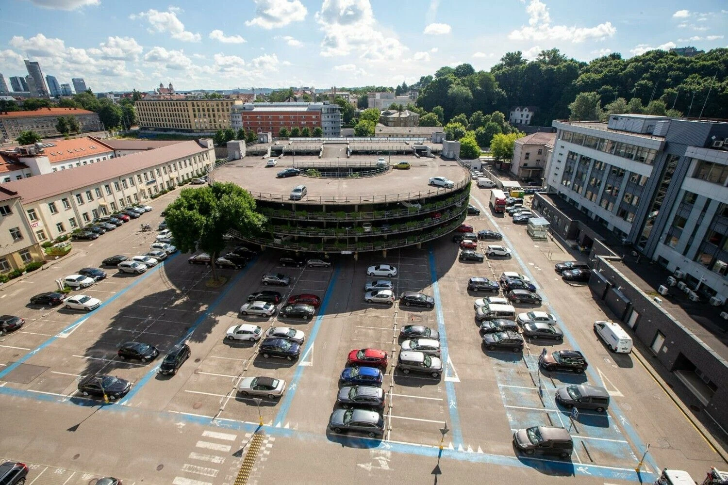 Verslo kompleksas „Verslo trikampis“. Vladimiro Ivanovo (VŽ) nuotr.