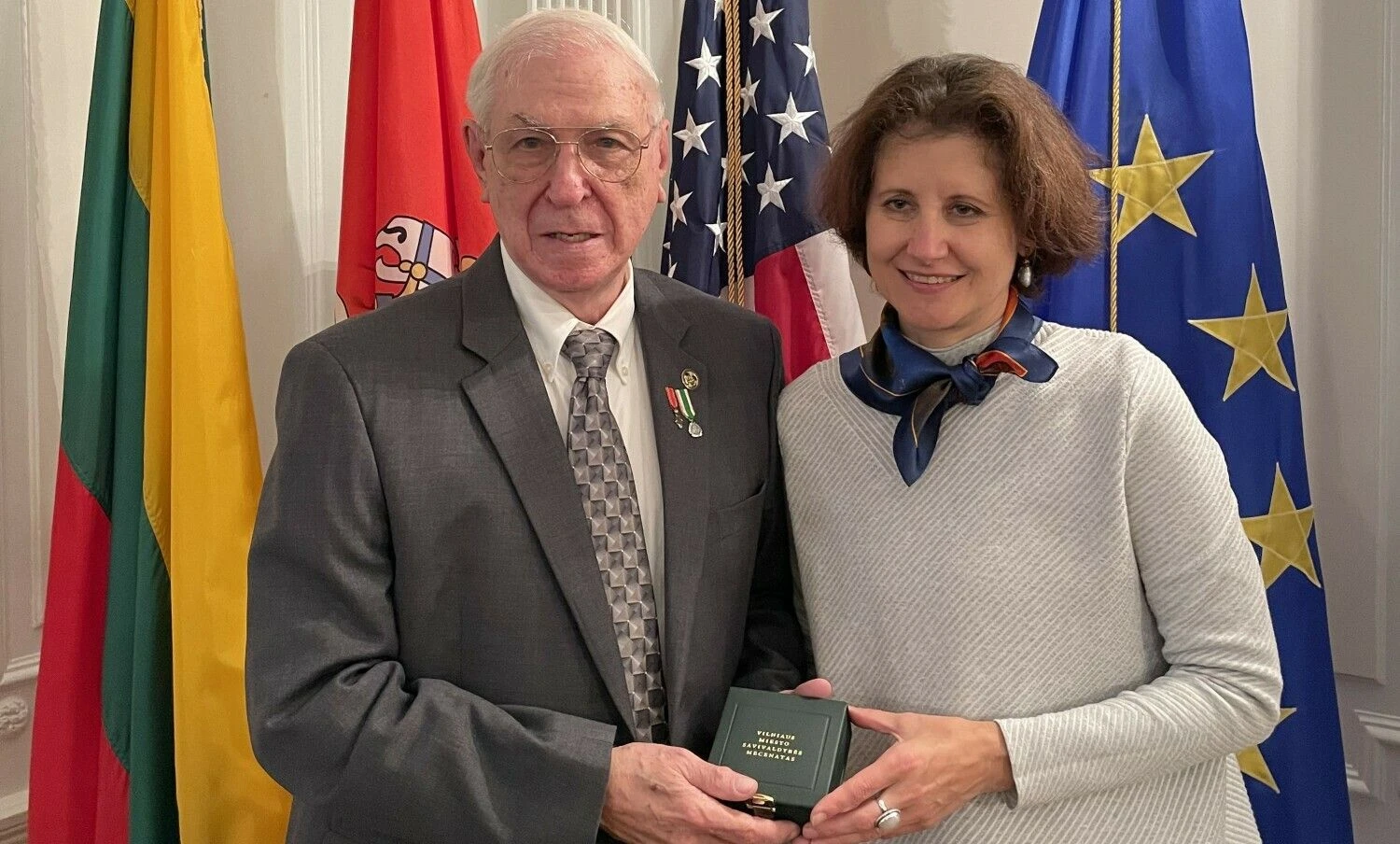 Vilniaus mecenatas Henry's Lazaras Gaidis ir Audra Plepytė, Lietuvos ambasadorė JAV. Lietuvos Respublikos ambasados JAV nuotr.