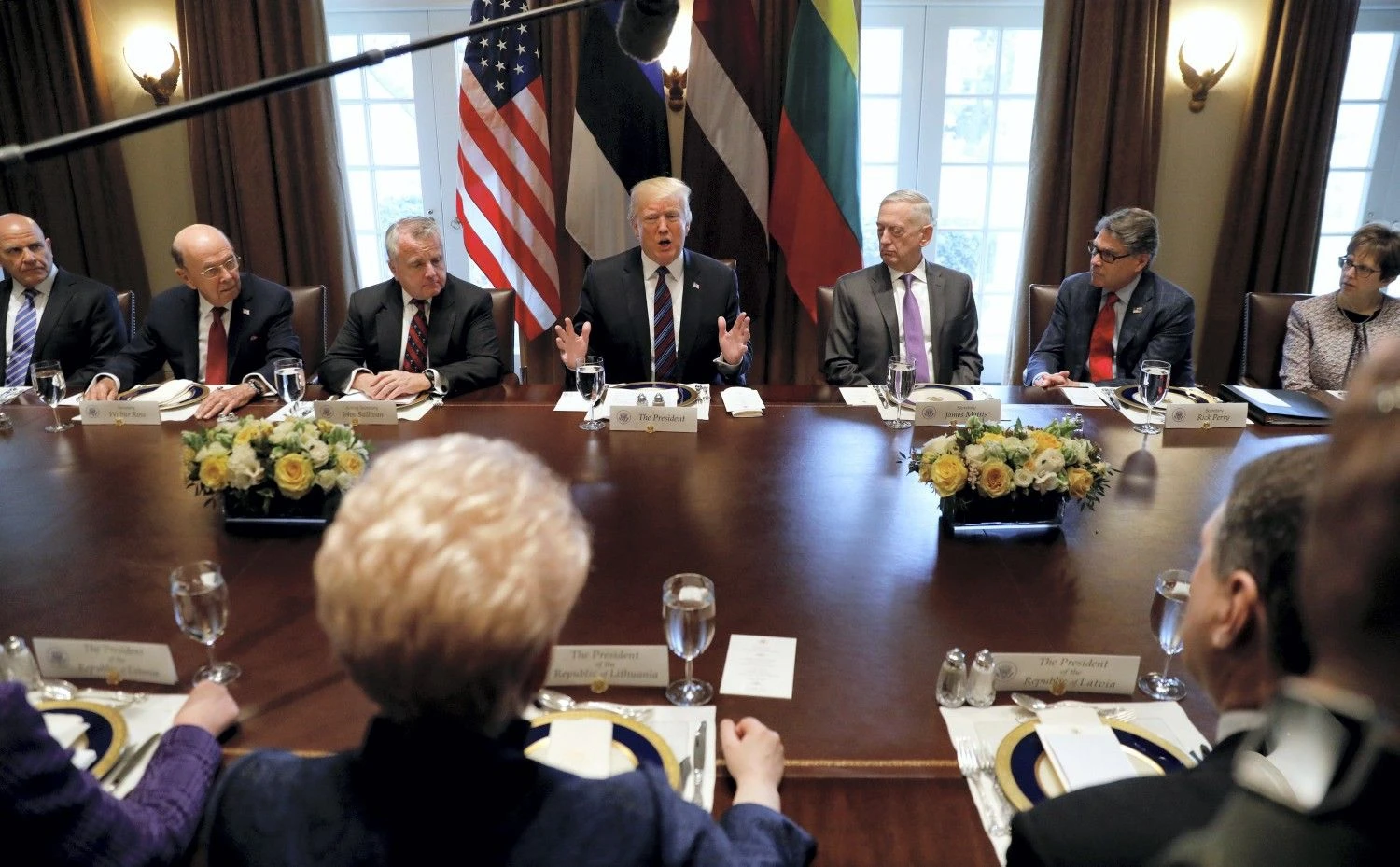 Donaldas Trumpas priėmė Baltijos šalių vadovus. Kevino Lamarque (Reuters / Scanpix) nuotr.