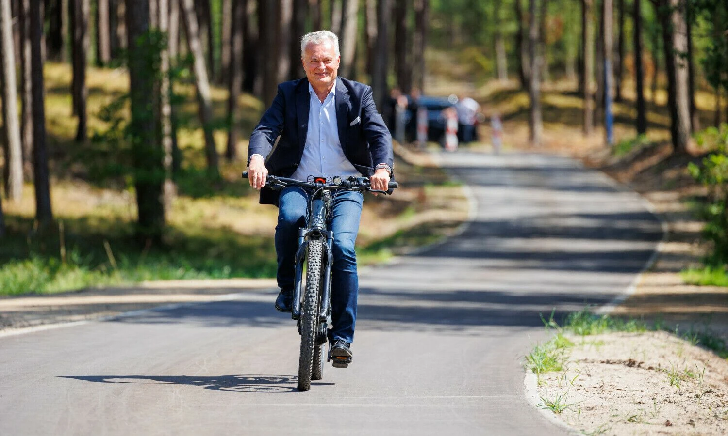 Rekonstruotą Kuršių nerijos pėsčiųjų ir dviračių taką išbandė prezidentas Gitanas Nausėda. 2023 liepos 21 d. Eriko Ovčarenko / BNS nuotr.