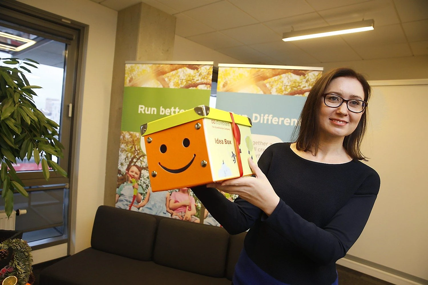 Deimantė Blagnienė, „Storebrand Baltic“ žmogiškųjų išteklių partnerė: „Mus kaip įmonę gal net kiek nustebino tai, kad tokia aktyvi darbuotojų socialinė veikla smarkiai padidina jų lojalumą bendrovei.“ VLADIMIRO IVANOVO (VŽ) NUOTR. 