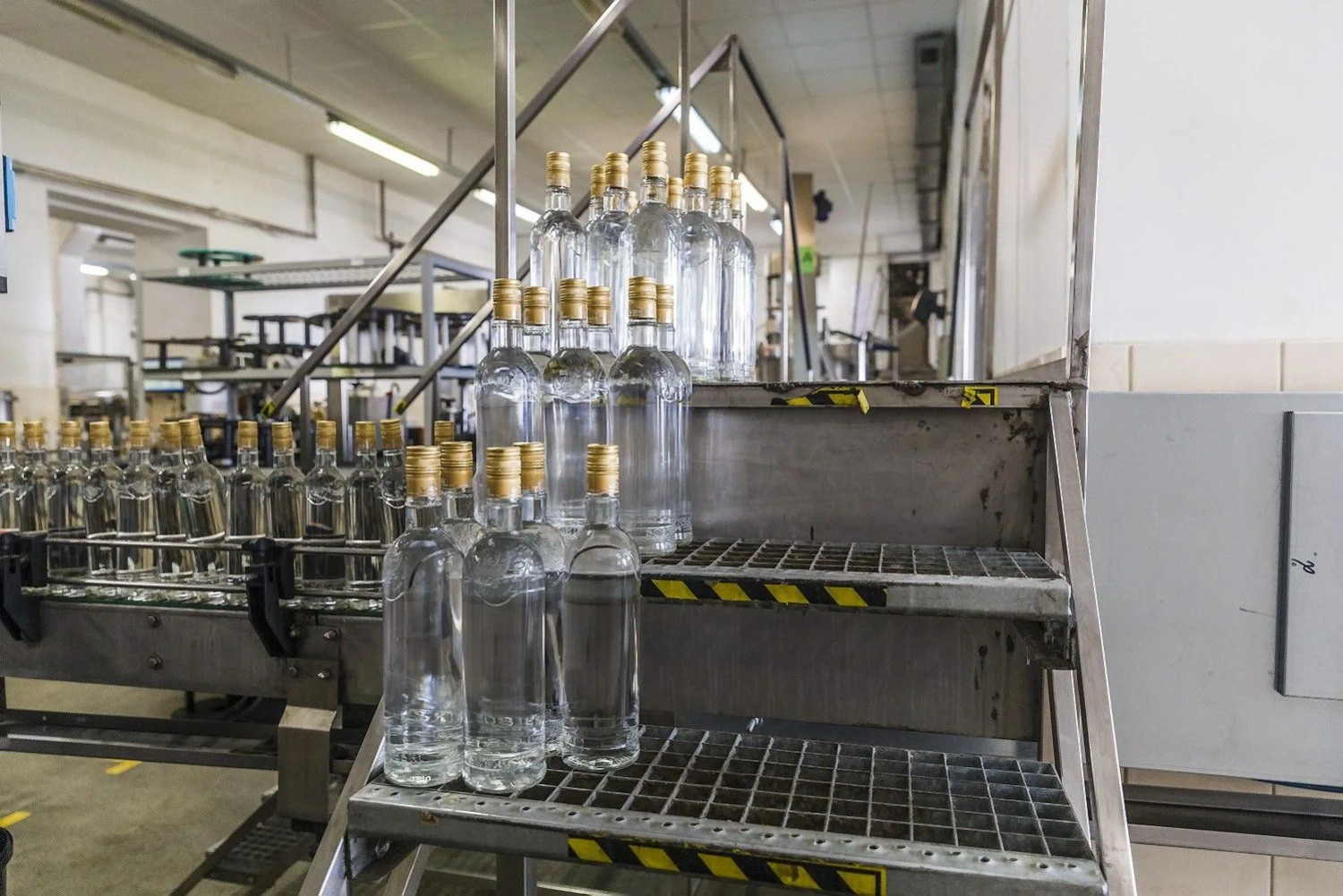 Stipriųjų alkoholinių gėrimų gamybos AB „Vilniaus degtinė“  Vilniuje. Viena pagrindinių aukštos infliacijos priežasčių 2017 m. buvo alkoholio akcizų didinimas. Vladimiro Ivanovo (VŽ) nuotr.