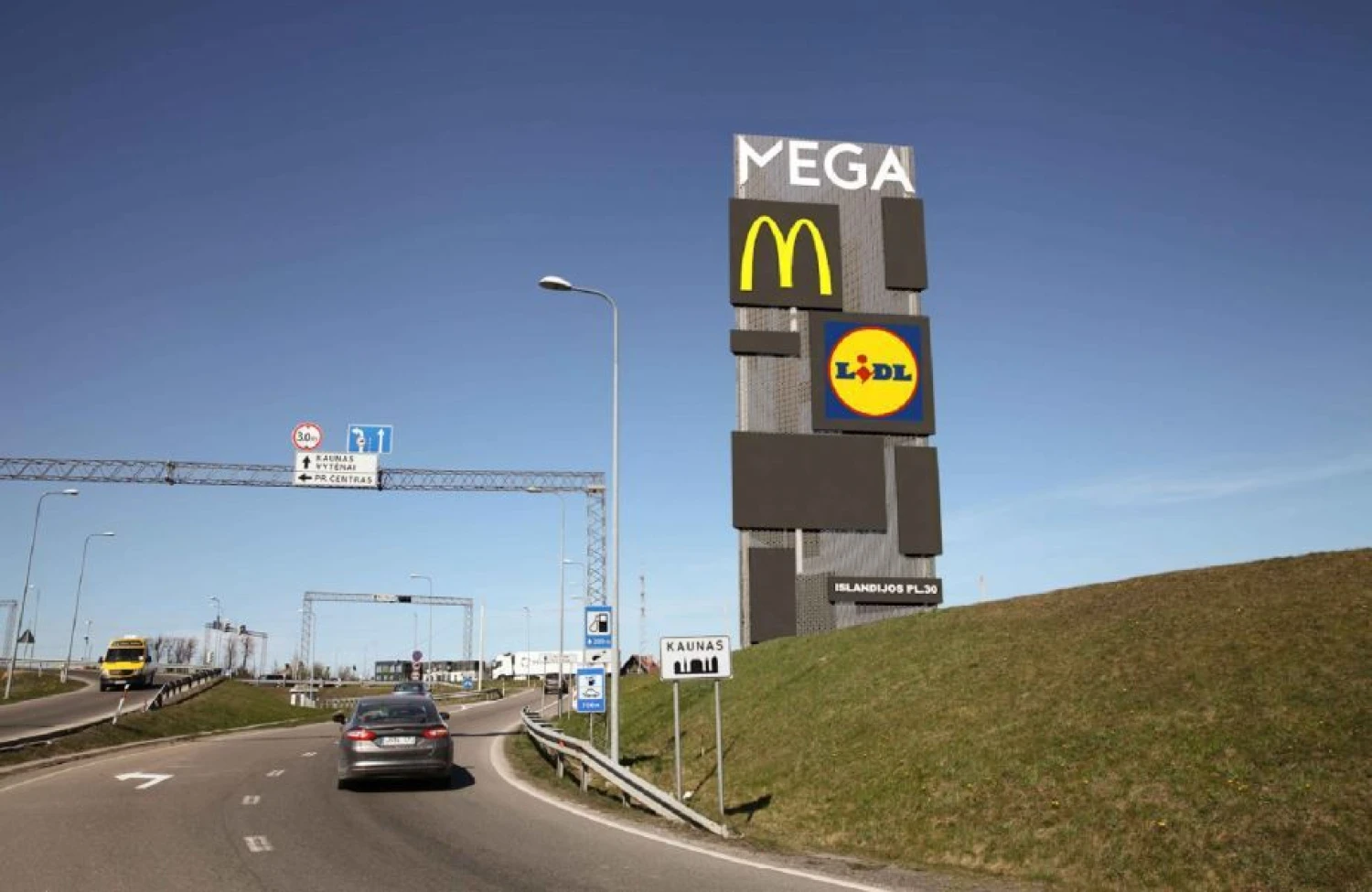Vizualizacija iš techninio parduotuvės ir restorano statybos projekto.