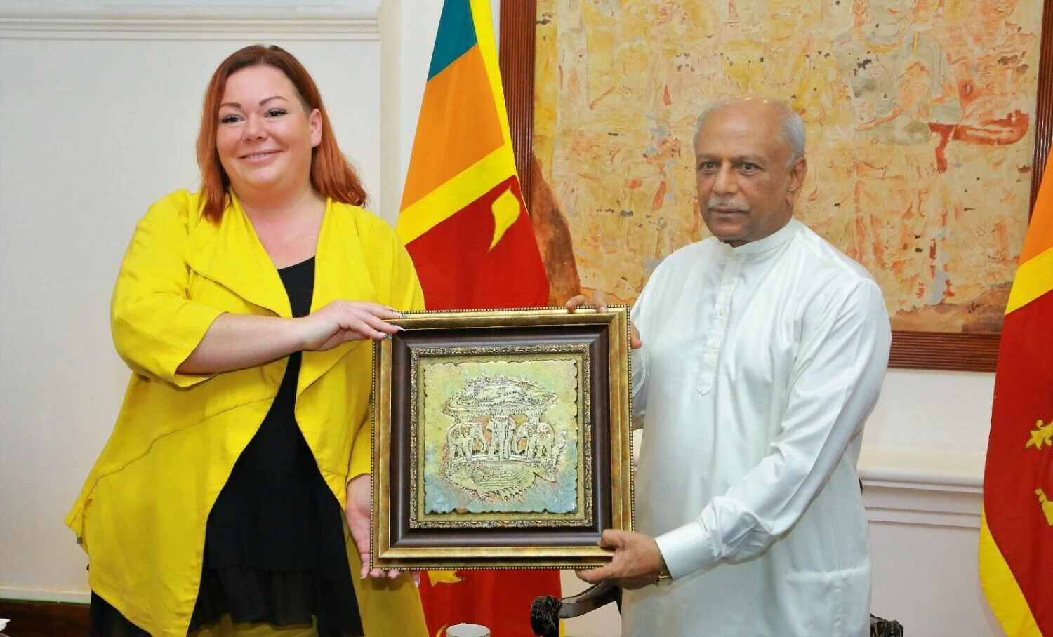 Dana Janerikaitė, „Manvestos“ atstovė, ir Dineshas Gunawardena, Šri Lankos ministras pirmininkas. Šri Lankos ministro pirmininko biuro nuotr.