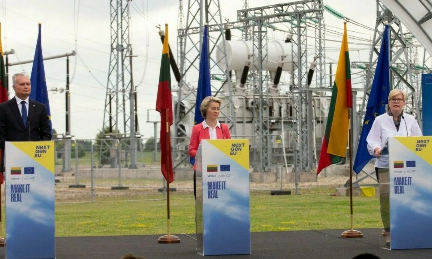 EK pirmininkė Ursula von der Leyen Vilniuje 2021 m. liepą, susitikusi su Lietuvos prezidentu Gitanu Nausėda ir premjere Ingrida Šimonyte, paskelbė apie Lietuvai  patvirtintas lėšas iš RRF plano. Juditos Grigelytės (VŽ) nuotr.