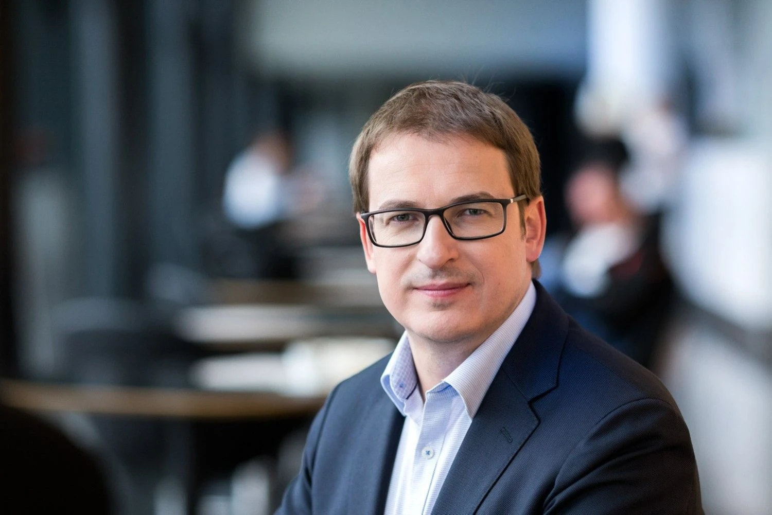 Antanas Sagatauskas, „Swedbank“ Lietuvoje Verslo klientų tarnybos vadovas: „Susidomėjimas elektromobiliais Lietuvoje auga sparčiai, tačiau tikram proveržiui koją dar kiša per didelė jų kaina“. 