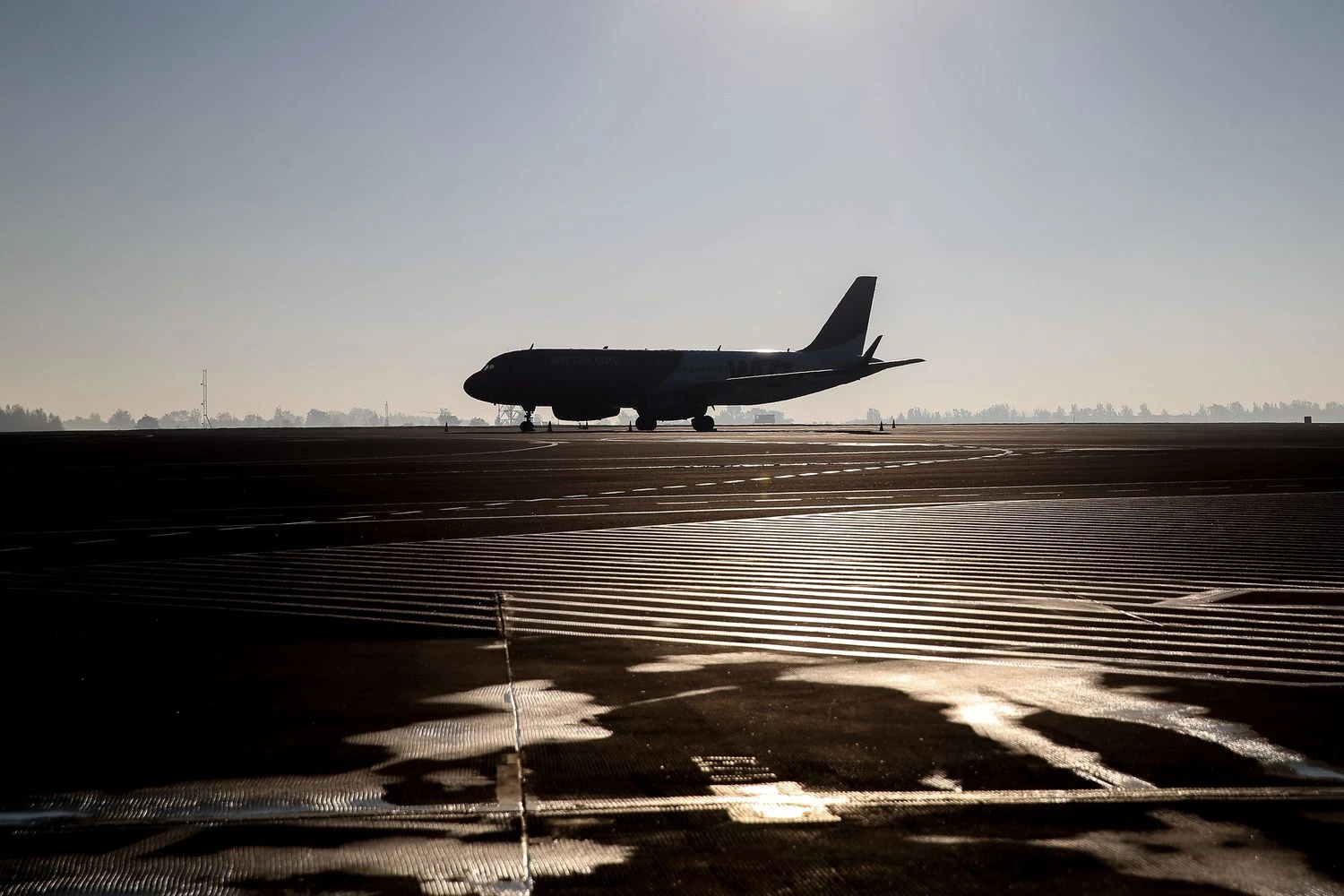 Nuo gegužės 10 d. keleiviniai lėktuvai galės pamažu grįžti į Lietuvos oro uostus. Vladimiro Ivanovo (VŽ) nuotr.
