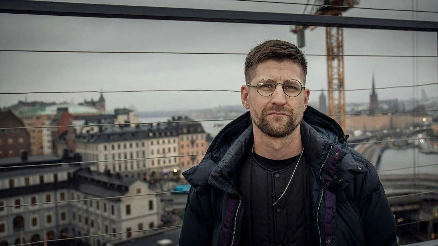 Švedų žurnalistas Axelis Gordhas Humlesjo. Telekanalo  SVT kadras, „Aripaev“.