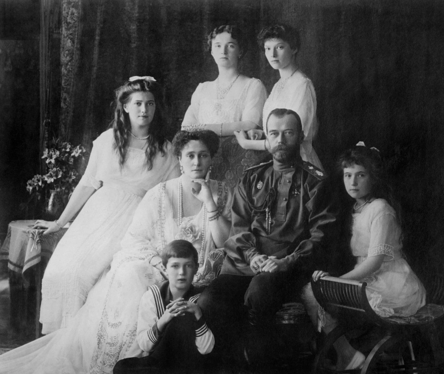 Bolševikai carą, carienę, sosto įpėdinį Aleksejų ir keturias 17–22 metų amžiaus caraites, taip pat šeimos gydytoją, virėją, kamerdinerį ir kambarinę – iš viso 11 asmenų – pasmerkė mirčiai. „Wikimedia Commons“ nuotr.