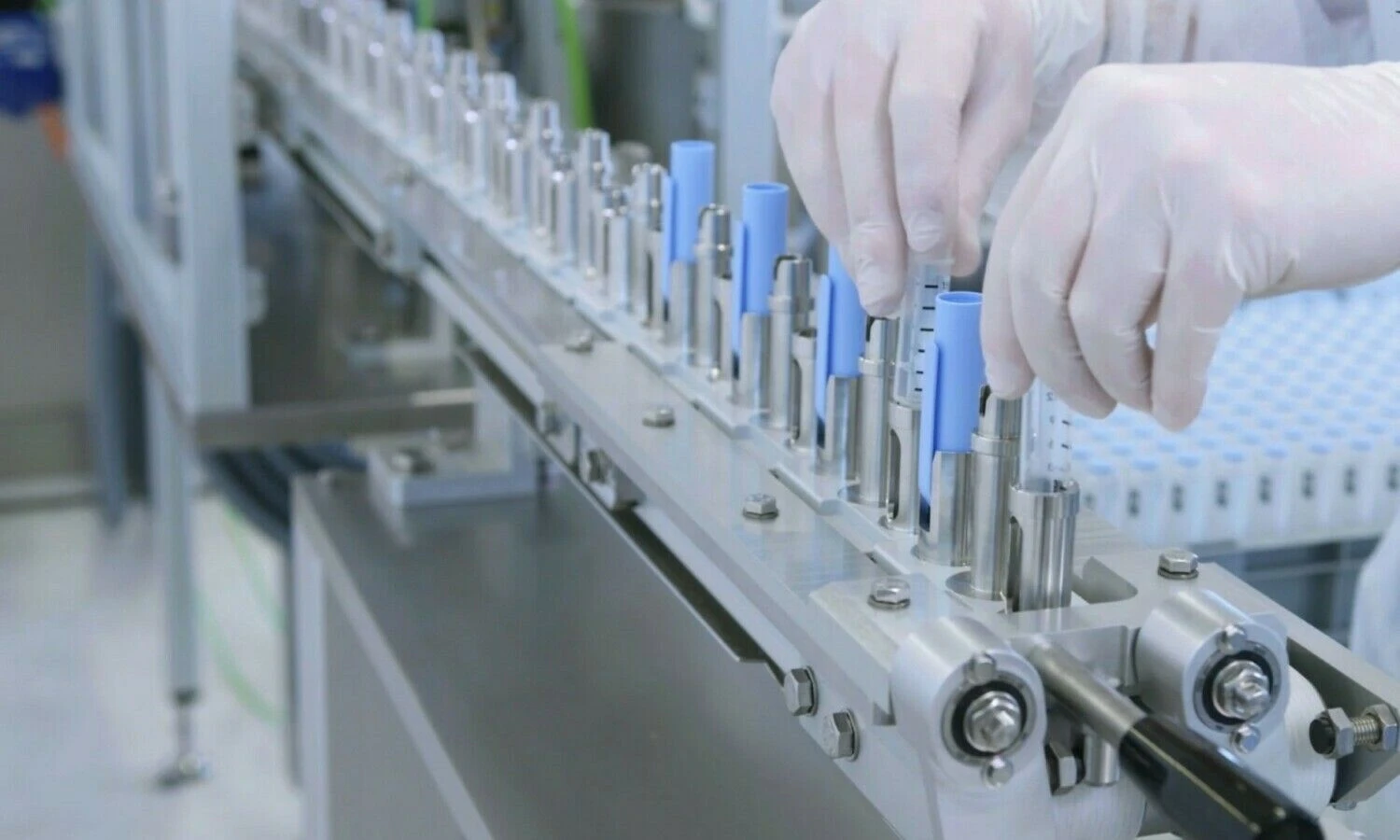 Kintamos dozės švirkštiklių surinkimo procesas.