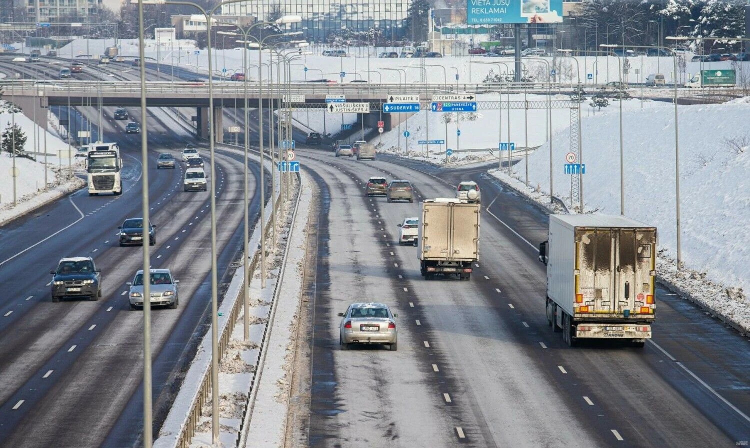 Eismas Vilniaus vakariniame aplinkkelyje. Juditos Grigelytės (VŽ) nuotr.