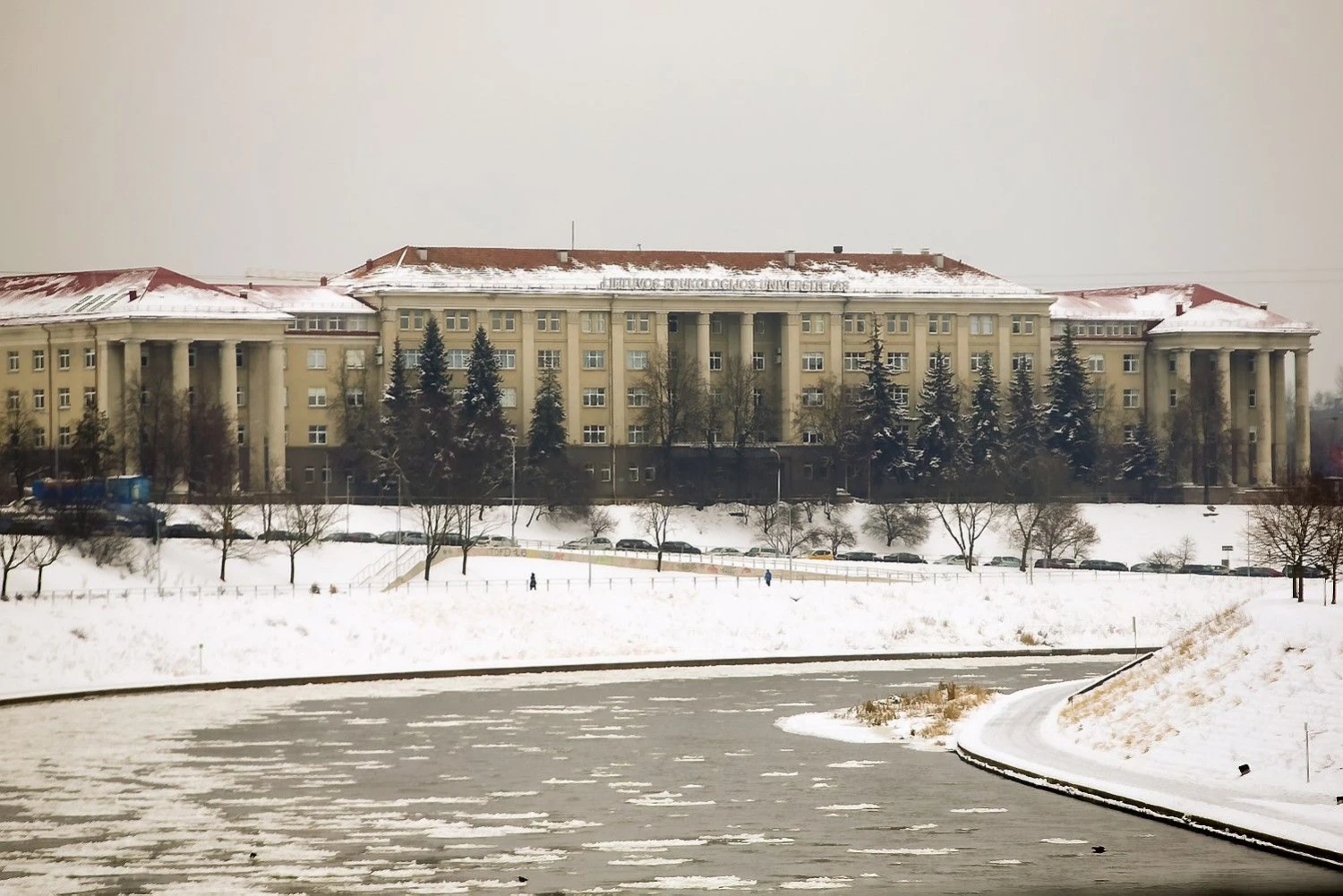 Lietuvos edukologijos universitetui priklausantis nekilnojamasis turtas. Pagrindiniai rūmai Studentų gatvėje. Vladimiro Ivanovo (VŽ) nuotr.