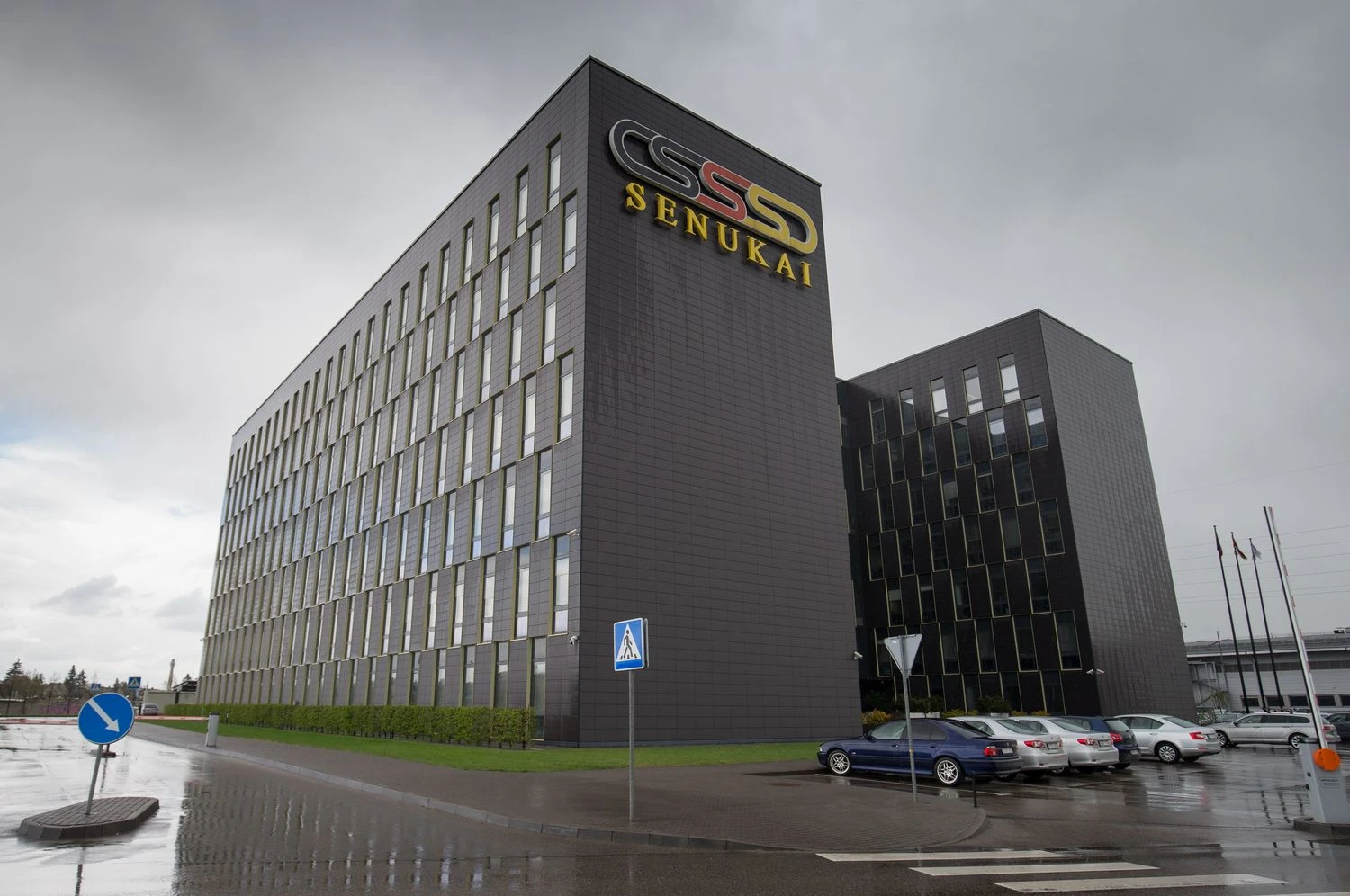 „Senukų“ administracinis pastatas. Ramūno Guigos nuotr.