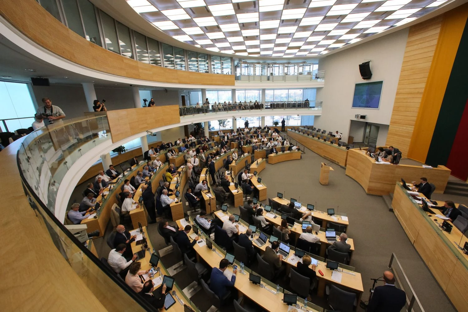 Seimas ketvirtadienį priima Vyriausybės pasiūlytos struktūrinės reformos įstatymus, įskaitant ir kovos su "šešėliu" įstatymus. Vladimiro Ivanovo (VŽ) nuotr.