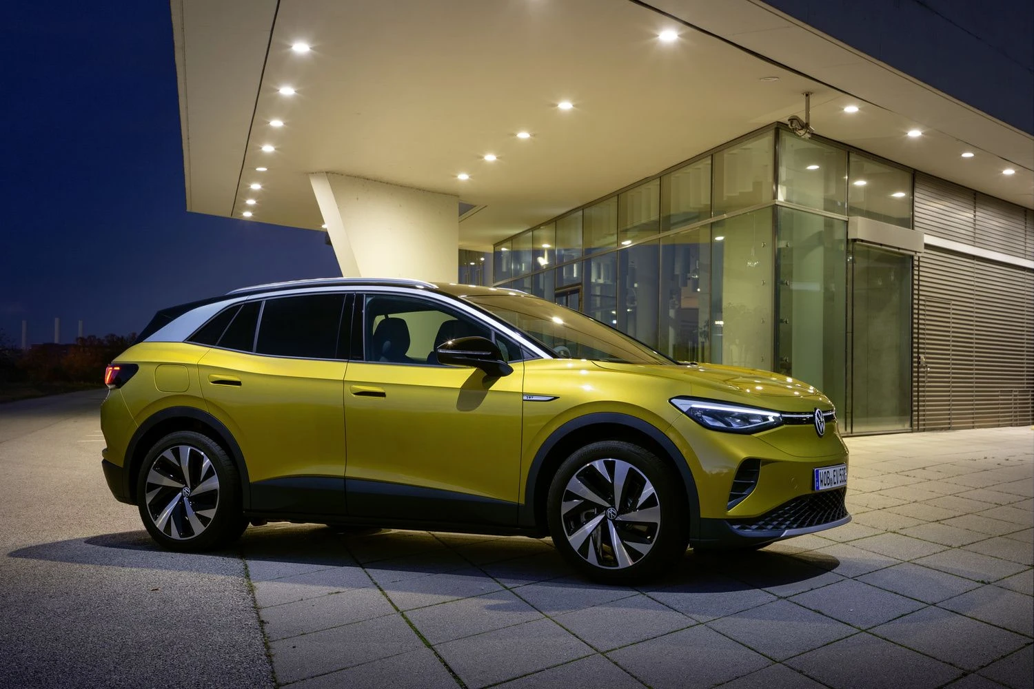 Elektrinis „Volkswagen ID.4“ taiko į populiarų krosoverių segmentą. „Volkswagen AG“ nuotr.