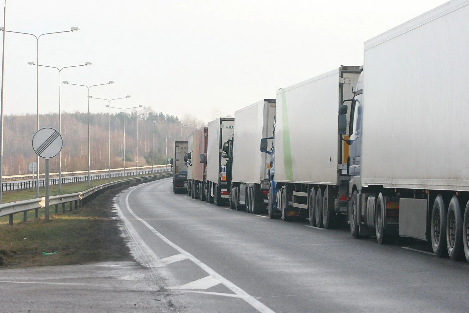 Pasienio punktuose su Baltarusija – vilkikų eilės dėl kaimynų pusėje sugriežtėjusios krovinių kontrolės. Vladimiro Ivanovo (VŽ) nuotr.