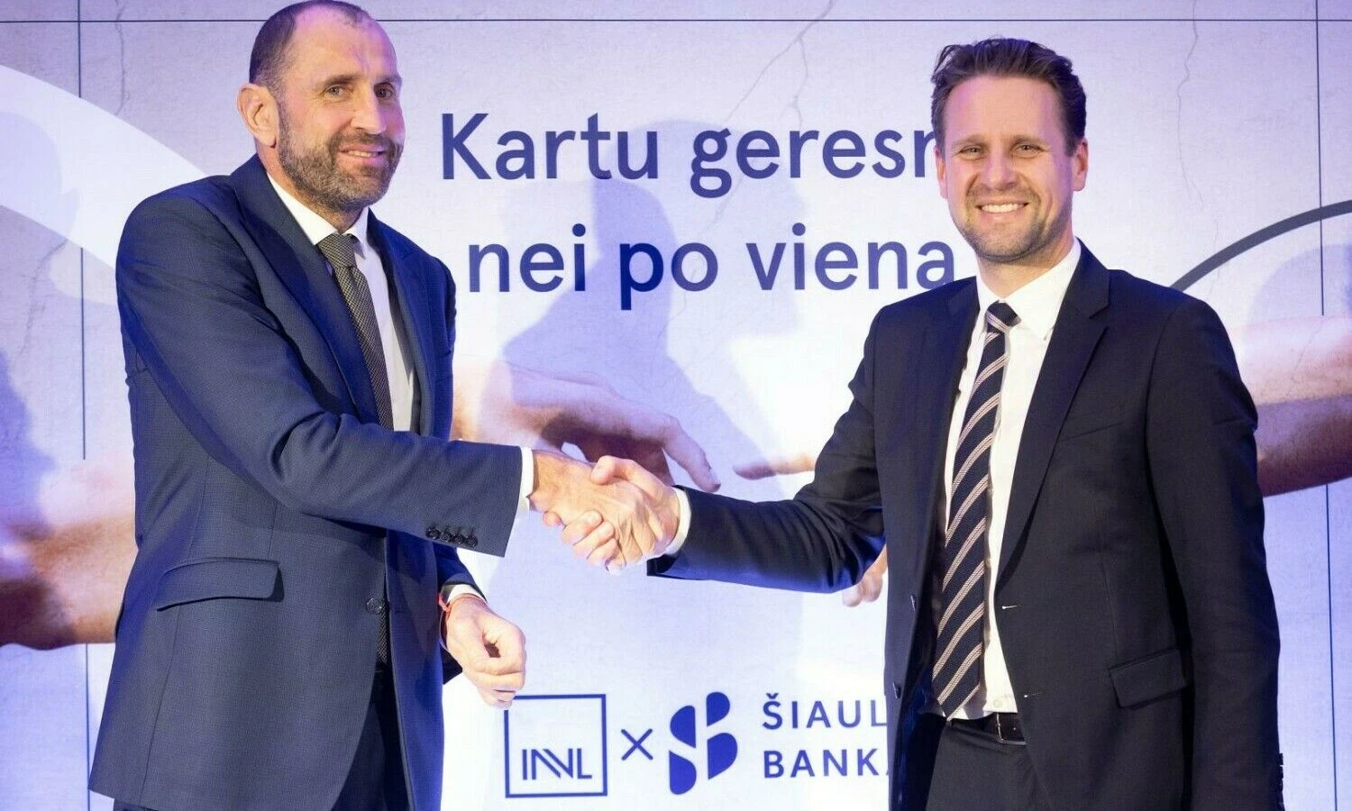 Darius Šulnis, „Invaldos INVL“ vadovas (kairėje) ir Vytautas Sinius, Šiaulių banko administracijos vadovas ir valdybos pirmininkas. Juditos Grigelytės (VŽ) nuotr.