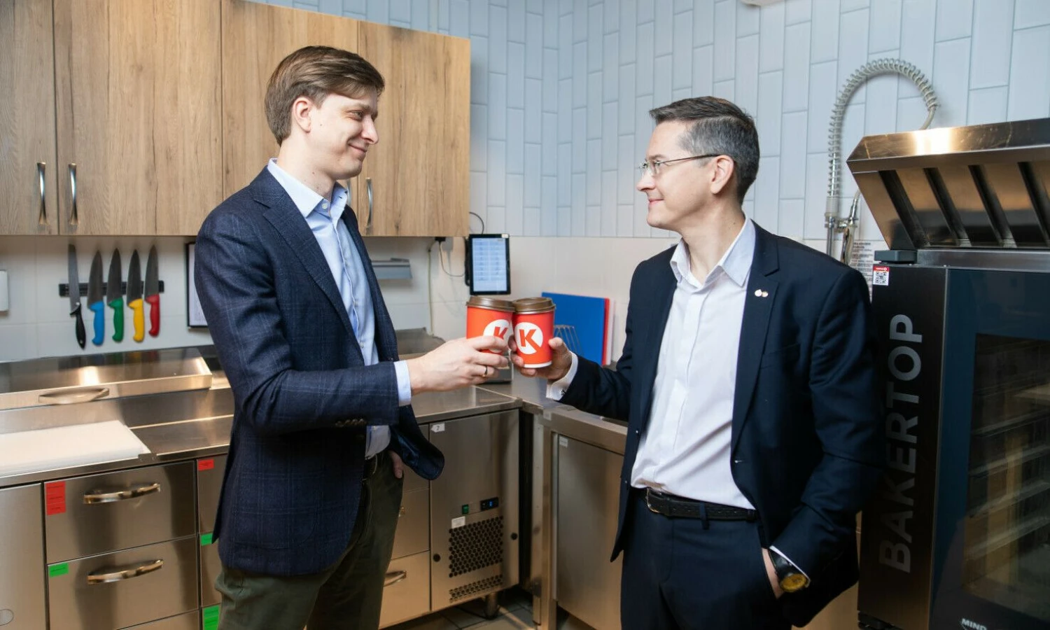 „Circle K Lietuva“ Procesų ir pardavimų operacijų / LEAN vadovas Aleksandr Pečul ir BMK Skaitmeninio turinio kūrimo skyriaus vadovas Vilius Jurgelevičius.