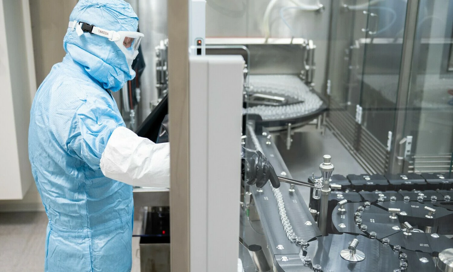 „Takeda Pharmaceutical“ vaistų gamyba Badene–Viurtenberge. Silaso Steino (DPA/„Scanpix“) nuotr.