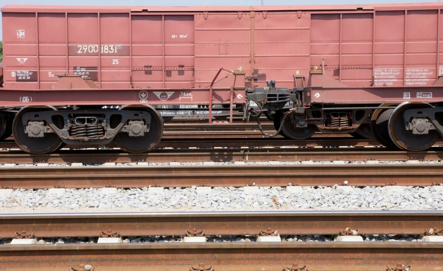 Į Rusiją ir iš jos dar rieda nemažai krovinių už milijonus eurų. Algimanto Kalvaičio nuotr.
