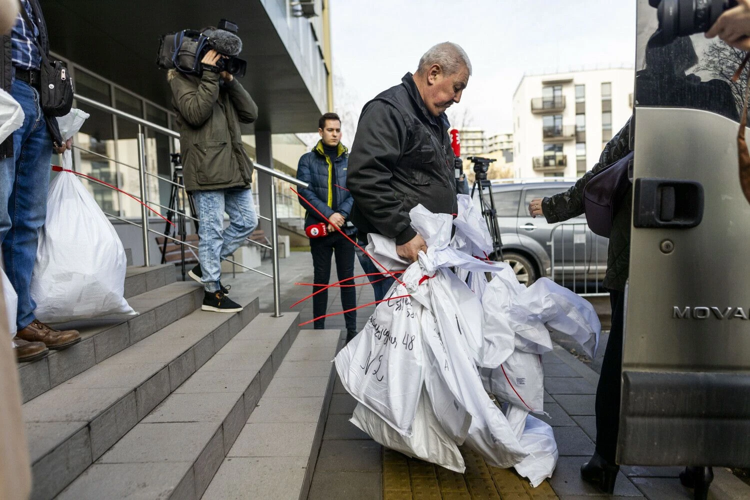 Biuleteniu išvežimas. Irmanto Gelūno (BNS) nuotr.