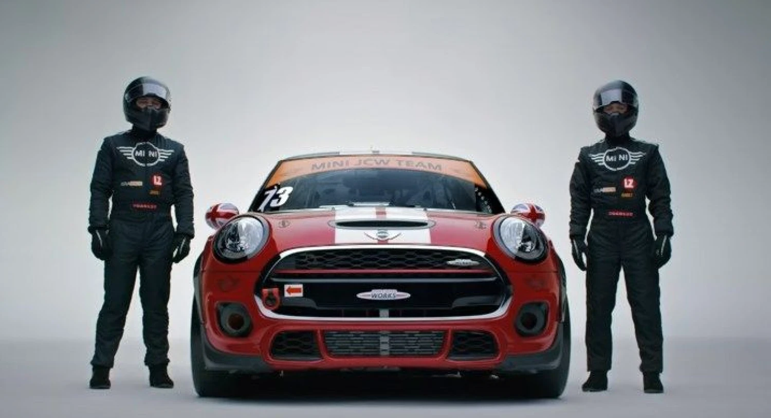 Kadras iš – „MINI“ reklamos klipo.