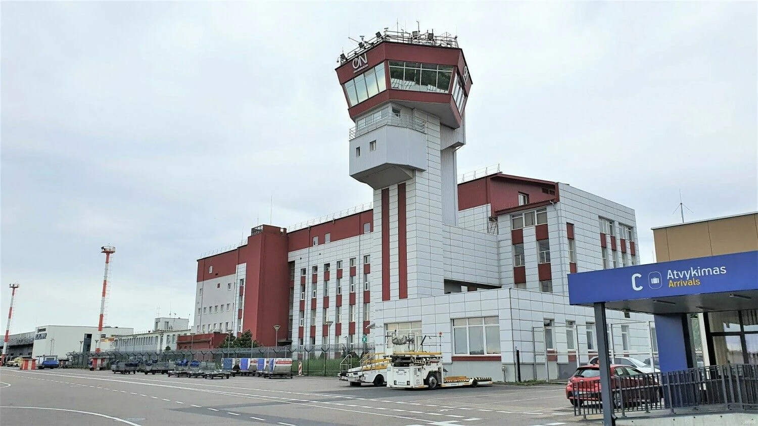 „Oro navigacijos“ bokštas Vilniaus oro uoste. Lino Butkaus (VŽ) nuotr.