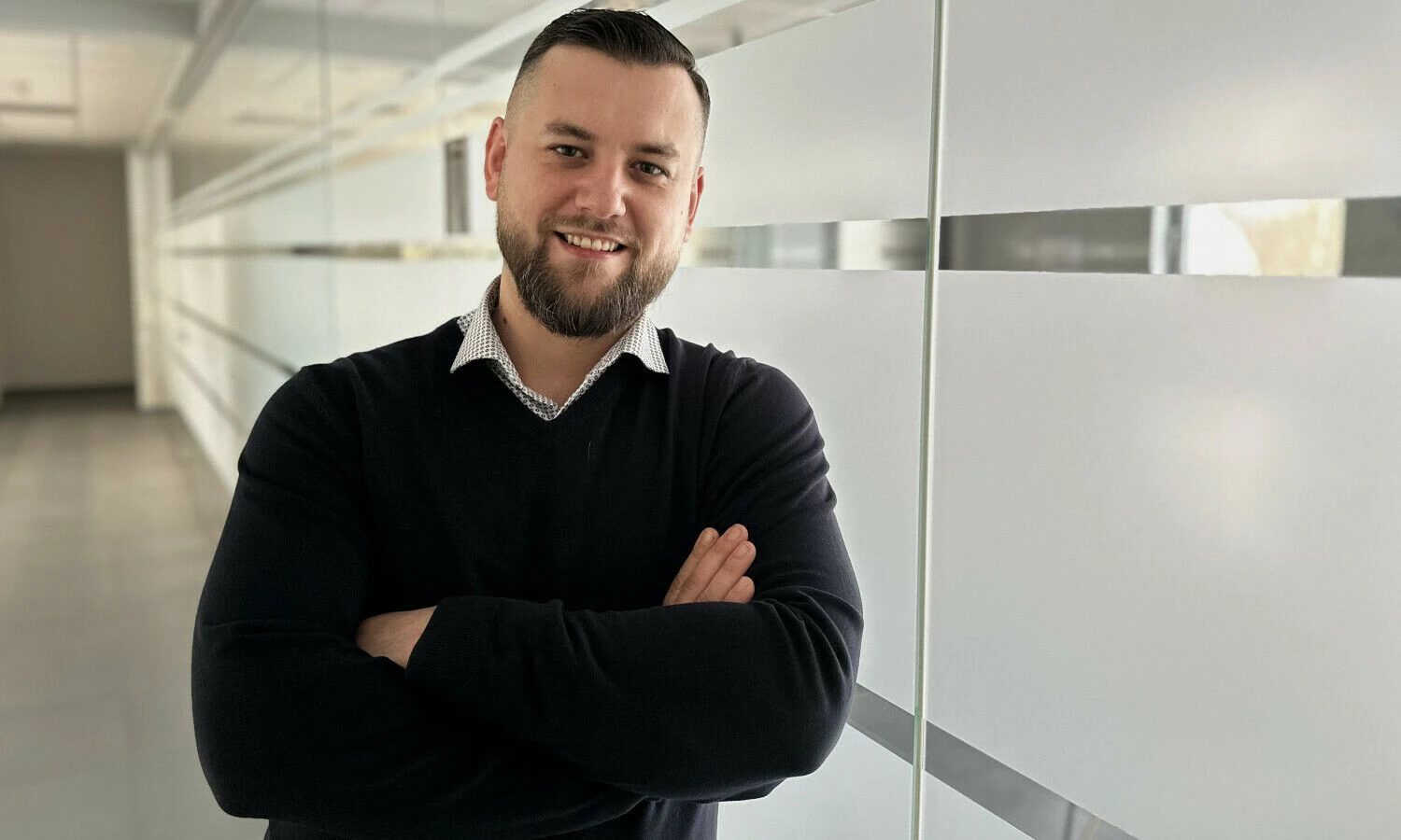 Justinas Grockis, „Adampolis Rental” produktų grupės pardavimų vadovas: „Mūsų strategija grindžiama gebėjimu atidžiai įsiklausyti į rinkos poreikius ir pasiūlyti naujus, Lietuvos rinkoje nė neįsitvirtinusius sprendimus.”