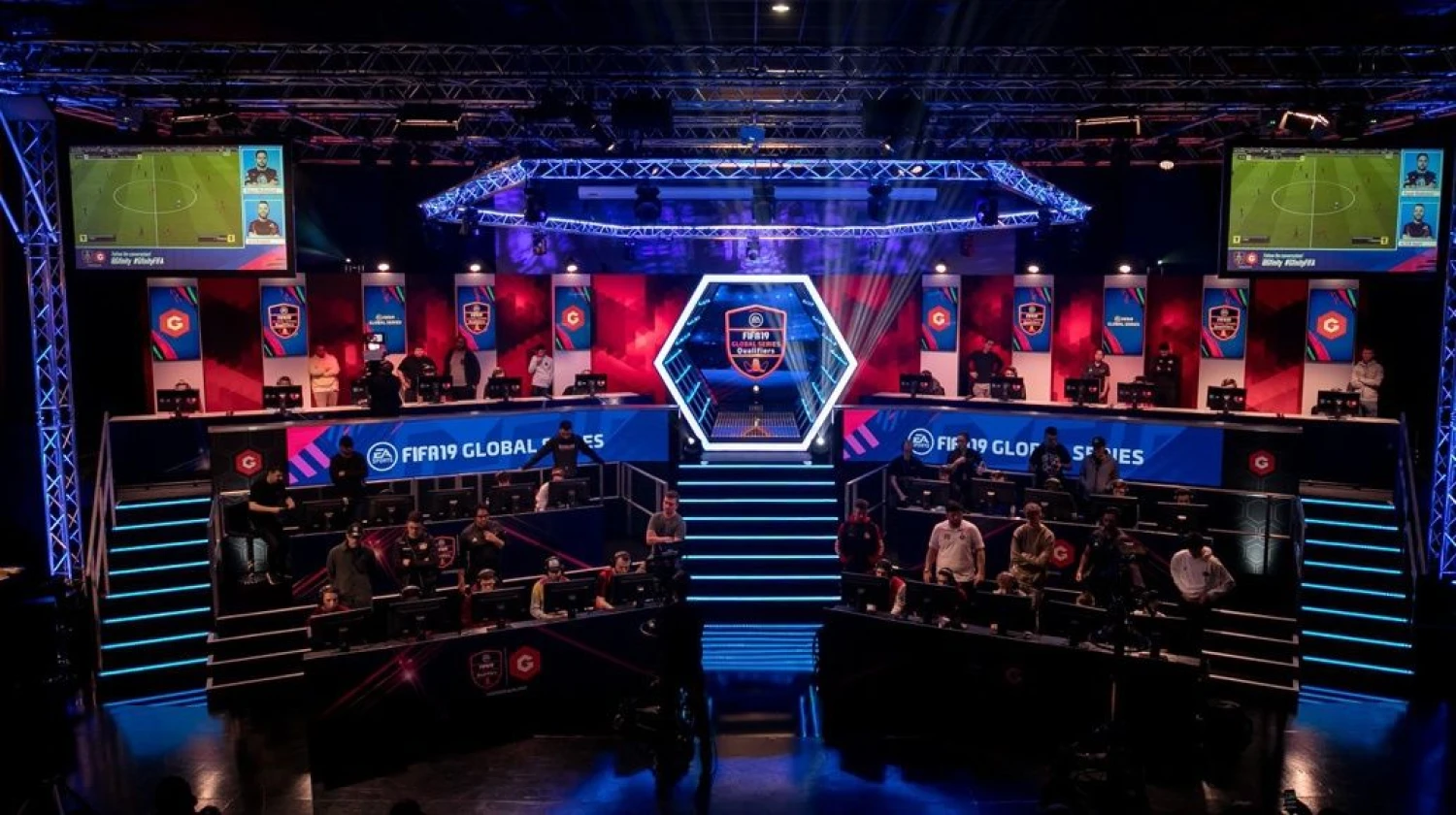 Vien tik e. sportui skirta arena „Gfinity“ Londone. „Gfinity.com“ nuotr.  