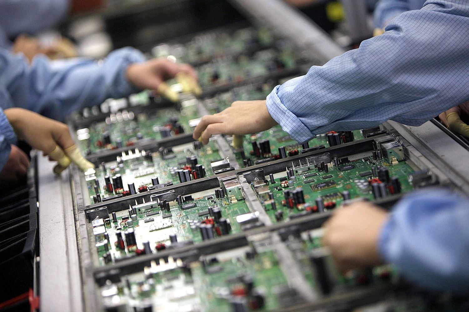 Viena stambiausių Vokietijoje elektronikos komponentų gamintojų „Leesys“ vis dar laiko save startuoliu.
Tyrone’o Siu  („Reuters“ / „Scanpix“) nuotr.