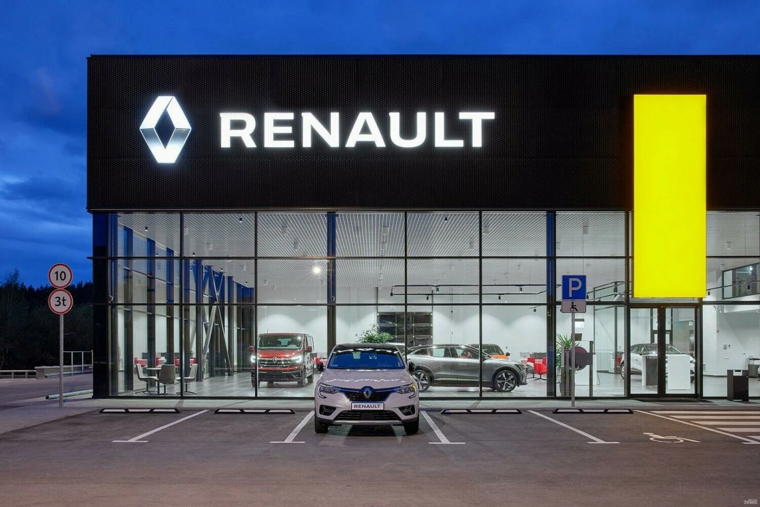 Parduodama akcijas, „Renault“ siekia gerinti savo investicinį reitingą. Įmonės nuotr.