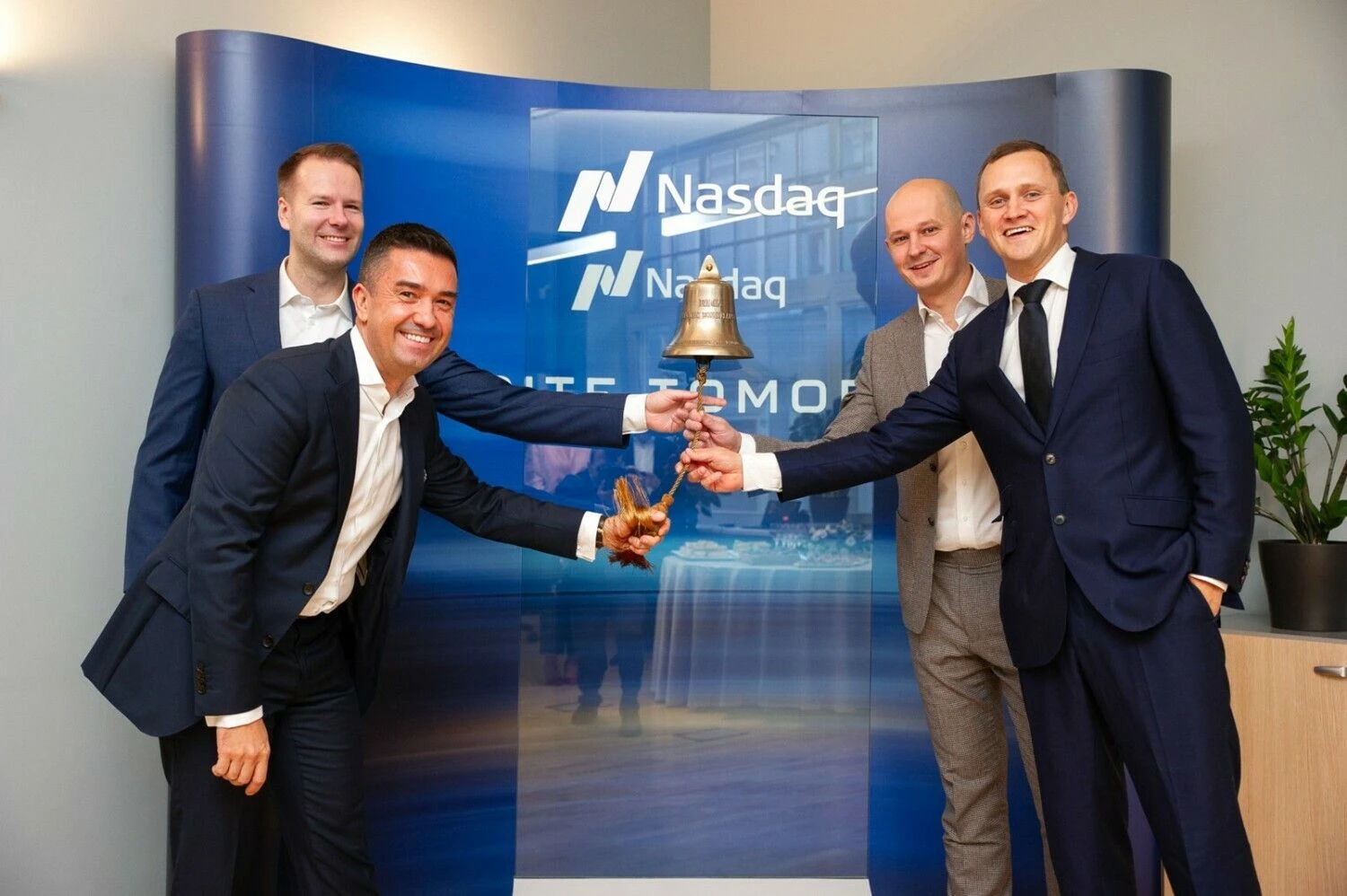 „Eleving Group“ vadovybė, prasidedant bendrovės akcijų prekybai. Bendrovės nuotr.