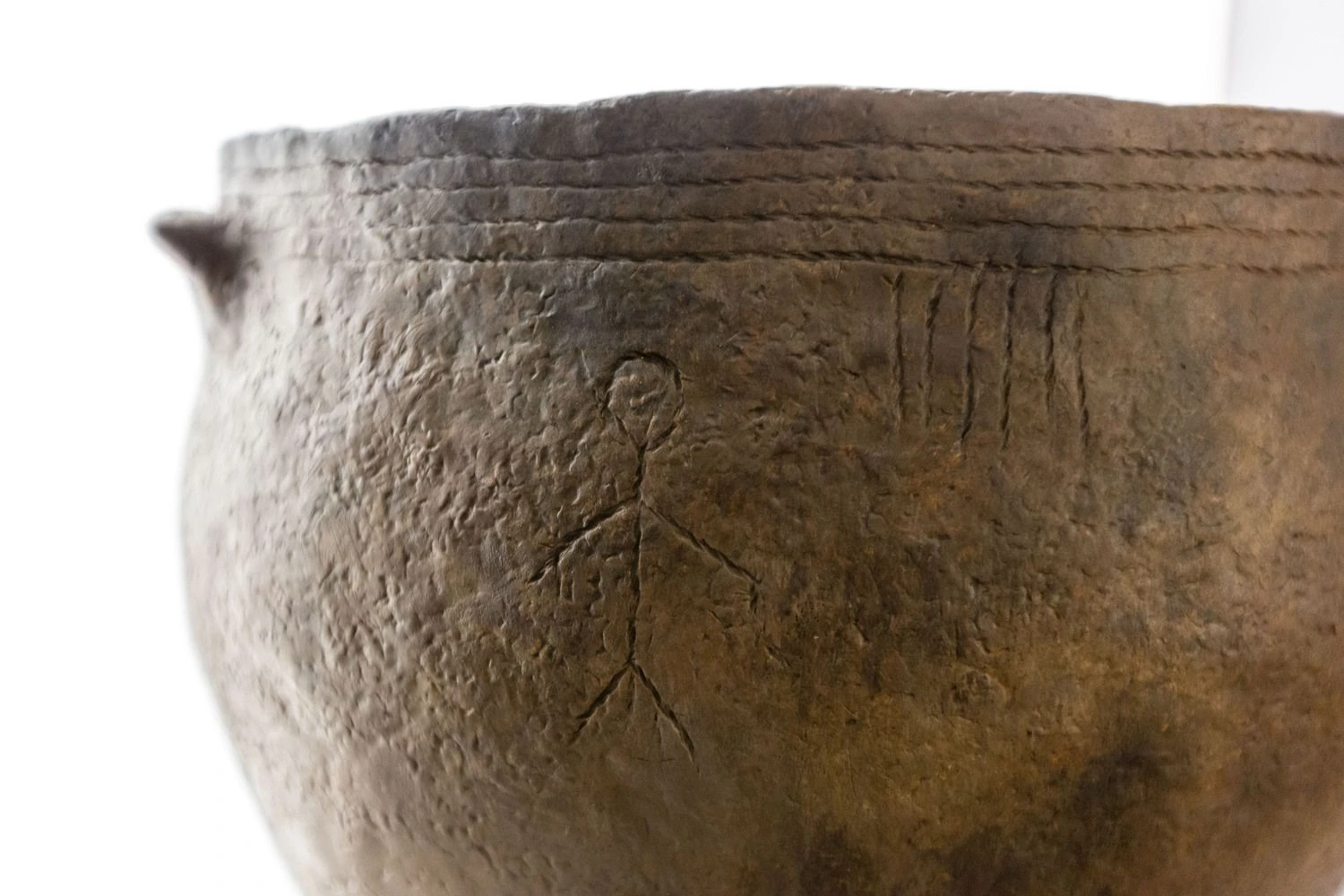 Adomėliu pramintas ant puodo vaizduojamas žmogus – seniausias siužetinės dailės pavyzdys Lietuvoje. L. Penek / LNM nuotr.