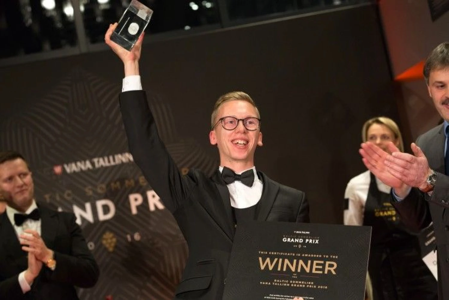 „Kai imi labiau pasitikėti savimi, ir žmonės tavimi labiau pasitiki“, – sako Martynas Pravilonis, Baltijos šalių someljė čempionas.  www.business-m.eu nuotr. 