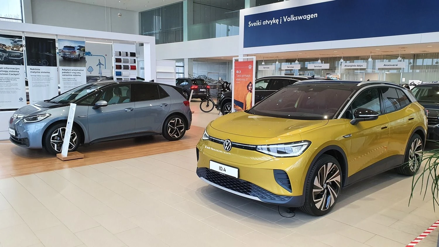 Pirkėjus pasiekę didesni „Volkswagen“ elektromobilių užsakymai užtikrino pirmavimą augančiame segmente. Lino Butkaus (VŽ) nuotr.