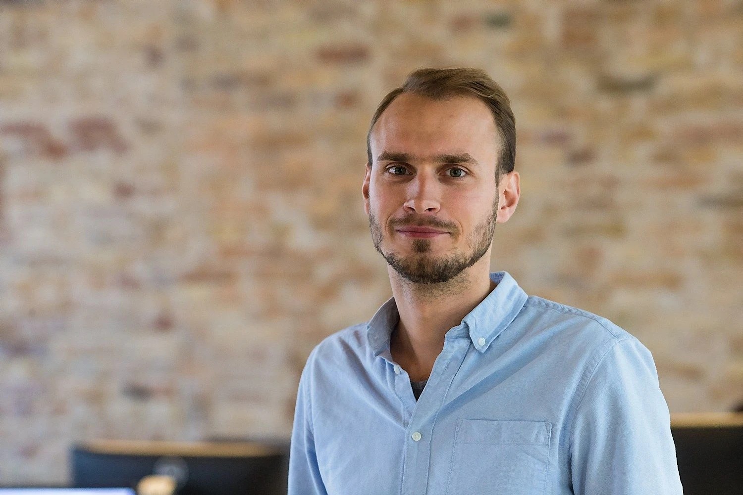 „Įvertinus, kiek kainuoja siuntimas, sandėliai, žmonių samdymas, su mūsų sprendimu galima turėti verslą ir jį palaikyti vienam. Tai labiau orientuota į mažą ir vidutinį verslą. Jeigu gaunate 10.000 užsakymų per mėnesį, galbūt tada yra optimalu daryti kokius nors didelius užsakymus ir sandėliuoti“, – apie sukurto sprendimo panaudojimą kalba Andrius Šlimas, „Oberlo“ vykdomasis direktorius. Vladimiro Ivanovo (VŽ) nuotr.