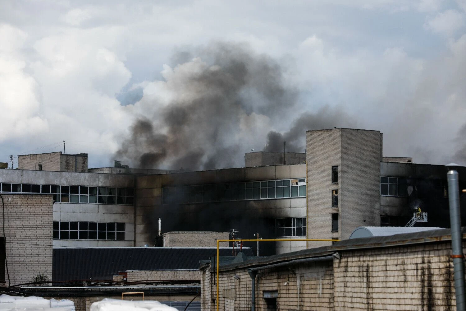 Gaisras „Kauno baldų“ pastate. Teodoro Biliūno/BNS nuotr.