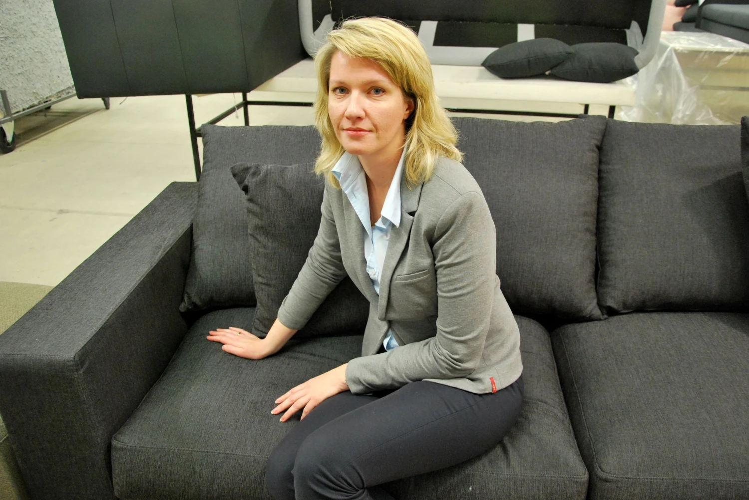 Jolanta Rebždienė, UAB „Theca Furniture“ vykdomoji direktorė: „Statyti naujos gamyklos neturėjome laiko, todėl ieškojome patalpų, kurias galėtume išsinuomoti. Tokias radome Alytuje“.
Indrės Sesartės (VŽ) nuotr.