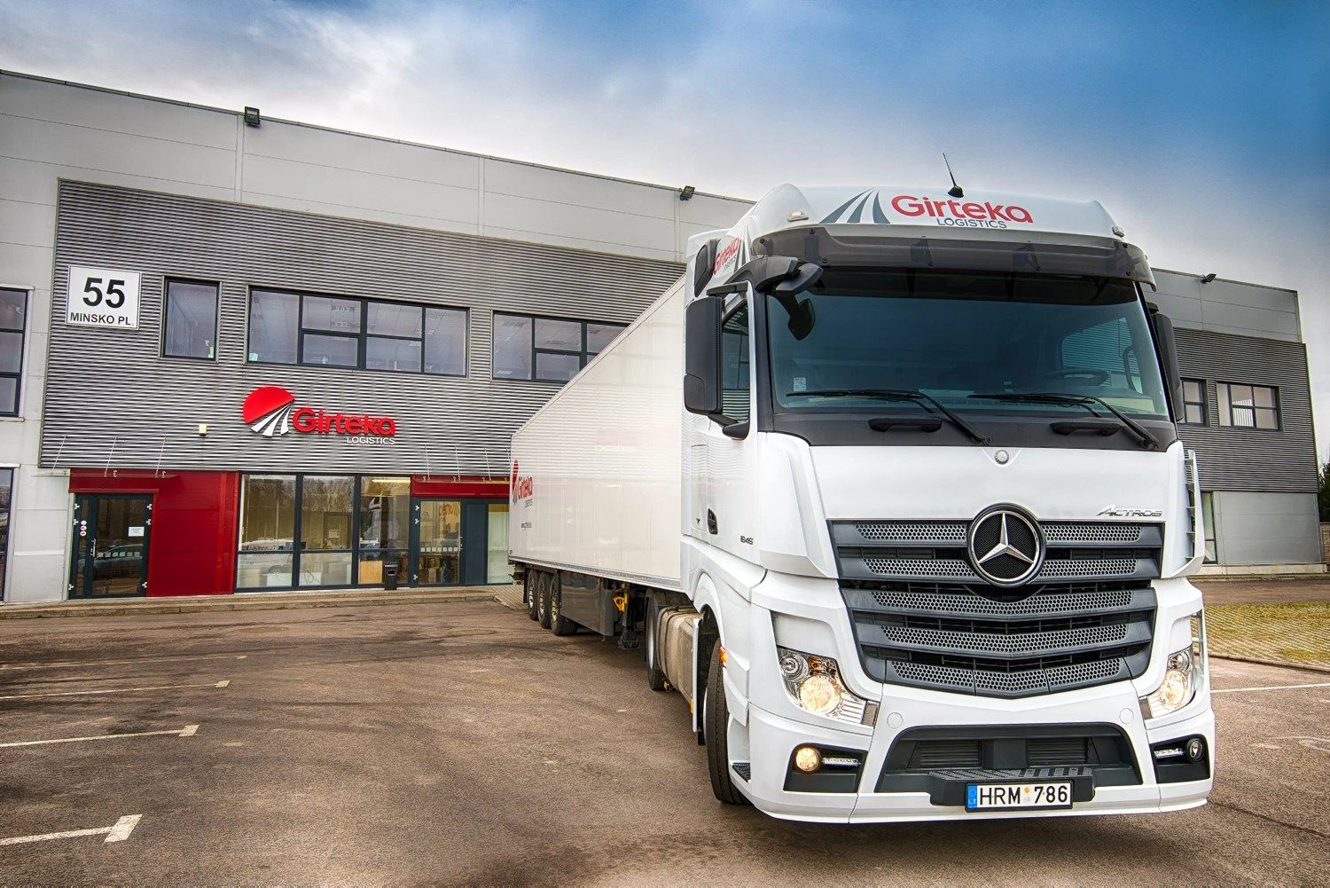 „Girtekos“ automobilių parką papildys „Mercedes-Benz Actros“ vilkikai. Gamintojo nuotr.