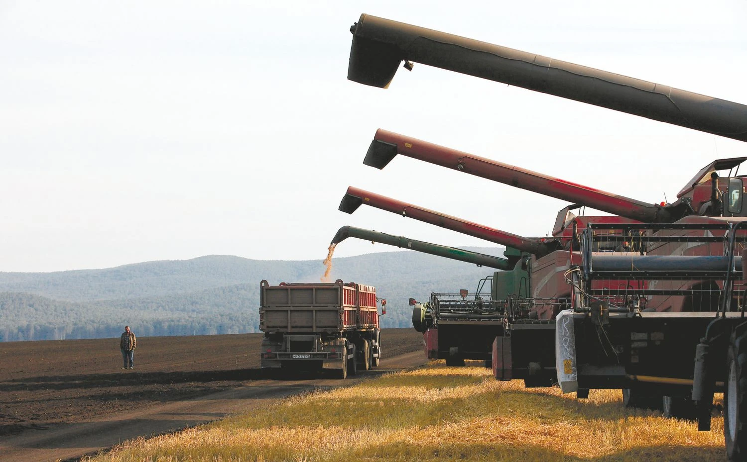 Rusų grūdininkai peni ir trąšų, ir agrotechnikos įmones. IlJOS NaIMUŠINO („Reuters“ / „Scanpix“) nuotr. 