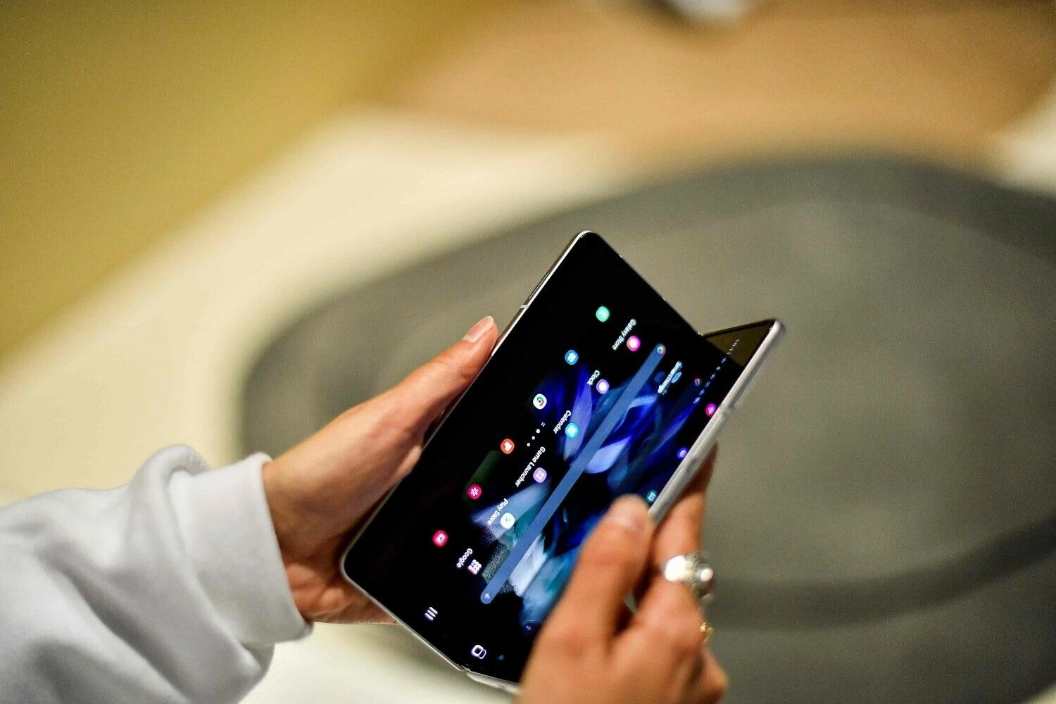 „Samsung Galaxy Z Fold“ telefonas. Pau Barrena (AFP / „Scanpix“) nuotr.