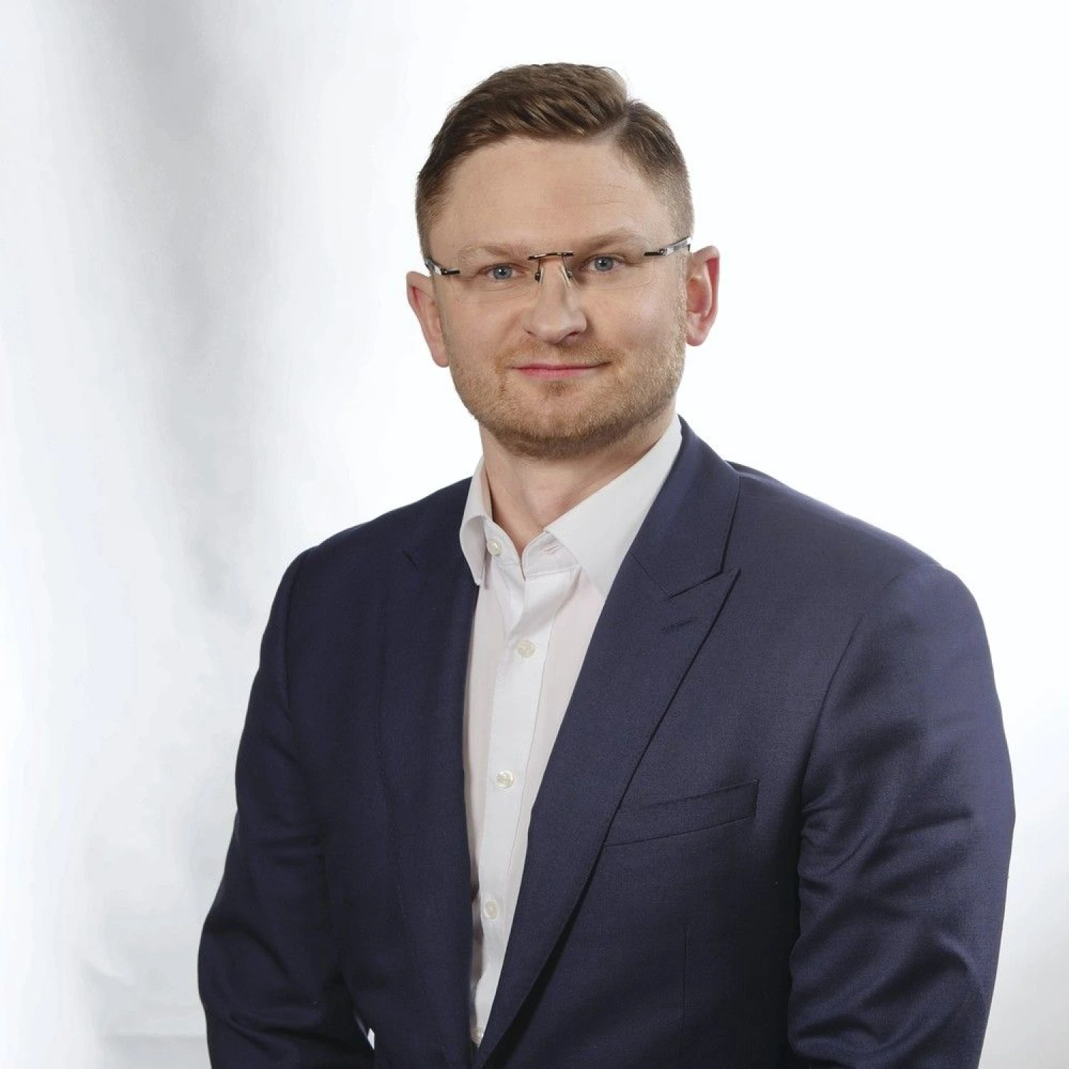 „WINT law firm“ partneris, advokatas dr. Pranas Švedas sako, kad valstybė turi paramos verslui priemones, reikia tik jas kuo greičiau įgyvendinti, lengvinant ir naikinant reikalavimus. Taisyklė „duoti, o ne drausti“ turėtų tapti naujo požiūrio į verslą, kaip į partnerį, pagrindu.
