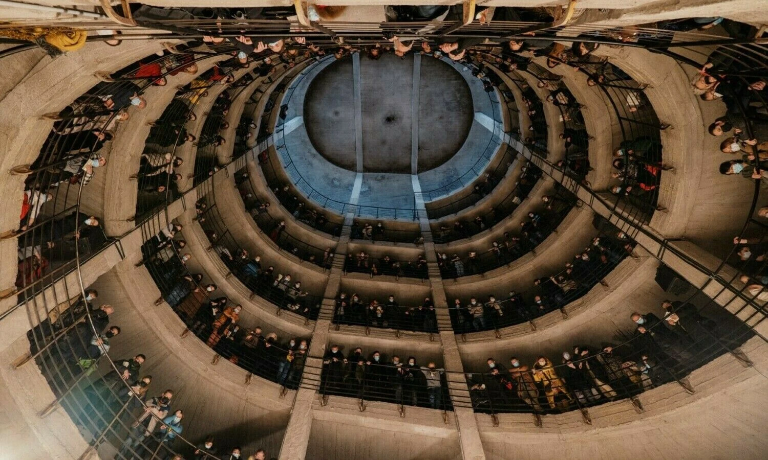 R. Bazdžiukaitės, V. Grainytės, L. Lapelytės opera-performansas „Saulė ir jūra“ Vilniaus taksi parke, 2021. Gabrieliaus Jauniškio nuotr.