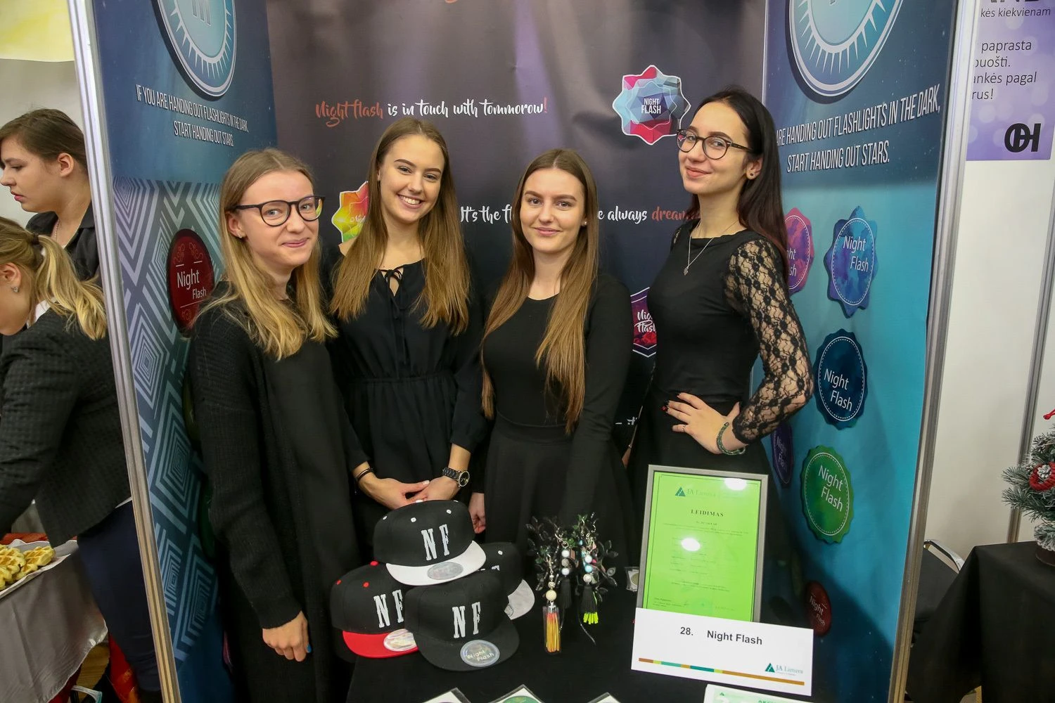 Lietuvos Junior Achievement kalėdinė mokomųjų bendrovių mugė Lietuvos Respublikos Vyriausybėje. Vladimiro Ivanovo (VŽ) nuotr.