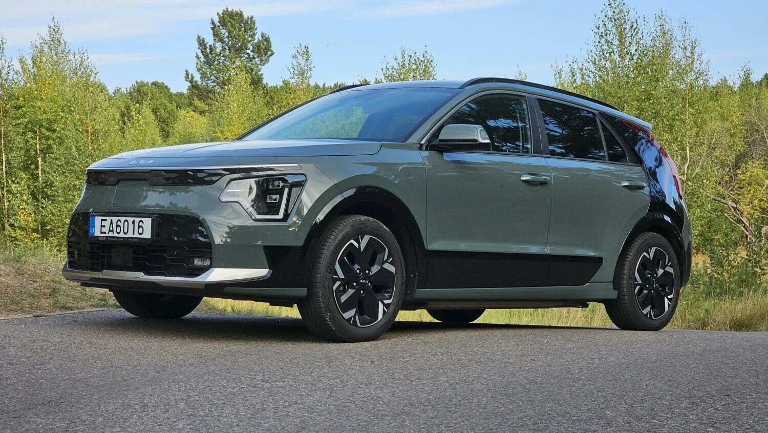 Antros kartos „e-Niro“ yra kiek didesnis, erdvesnis ir solidesnis už savo pirmtaką. Lino Butkaus (VŽ) nuotr.