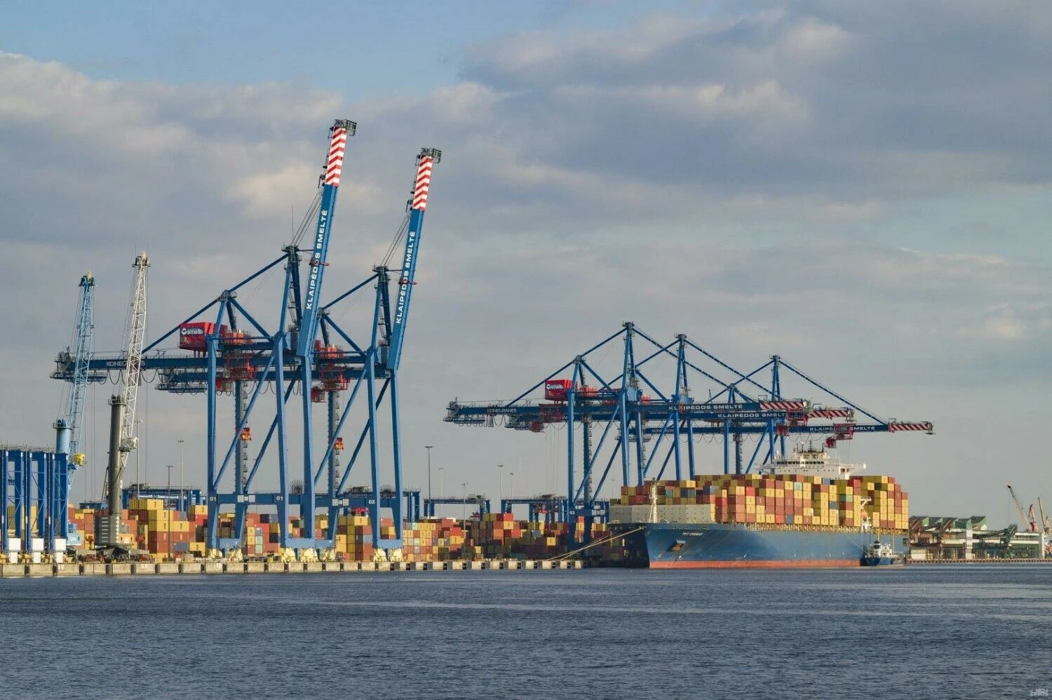 Laivų krovos akcinė bendrovė „Klaipėdos Smeltė“, konteinervežis „MSC Everest“. Algimanto Kalvaičio nuotr.